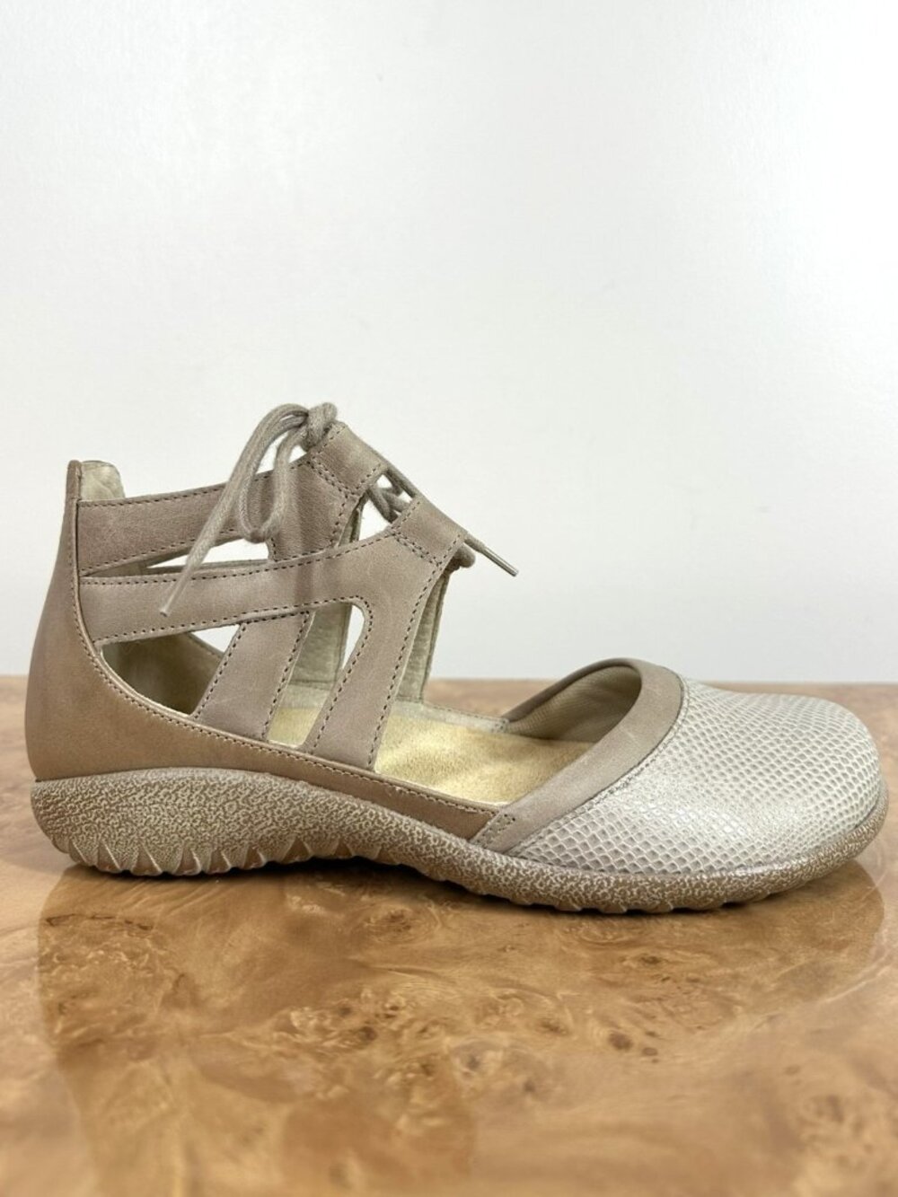 Naot Kata Beige Khaki Leather Lace Up Comfort Flats Women’s EU 38 US 7–7.5